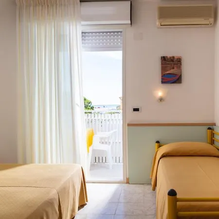 Pelikan Hotell 3*
